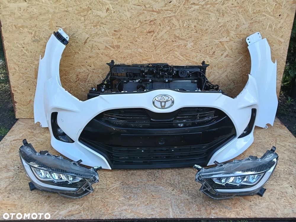 zderzak pas przedni belka błotnik chłodnice lampy Toyota Yaris IV 1.5 Hybrid - 1