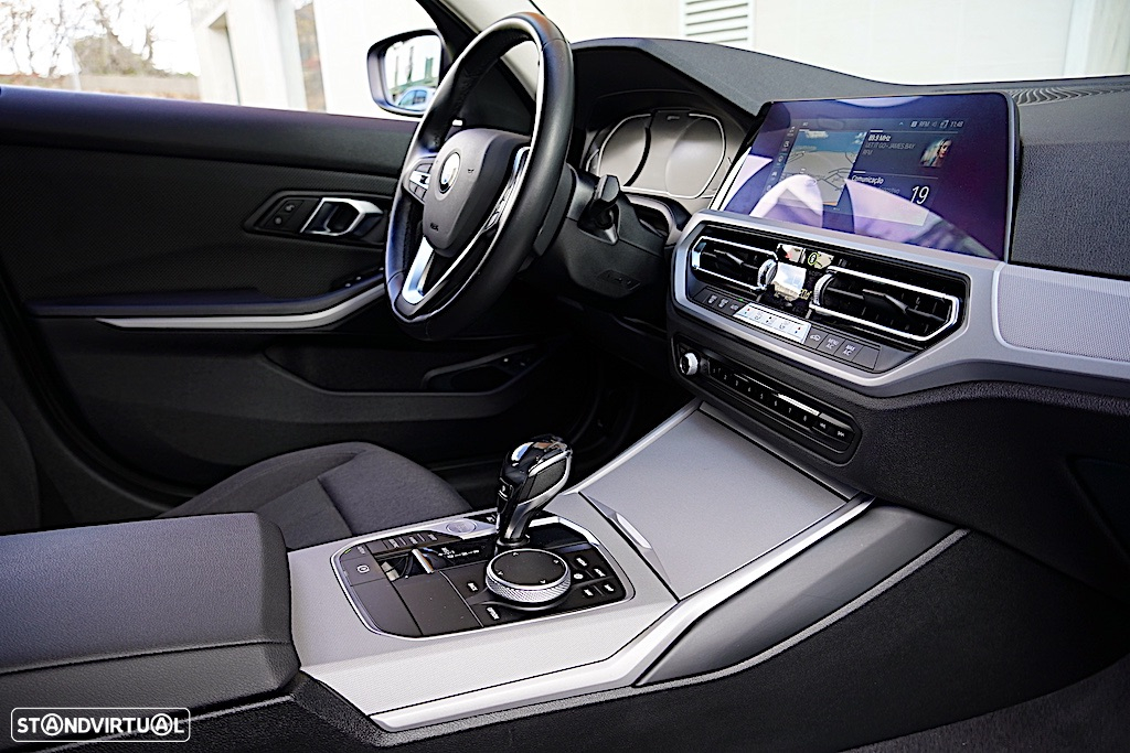 BMW 330 e Touring Auto - 28