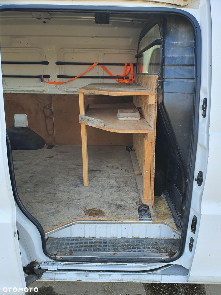 Hyundai H-1 / C12 - 11