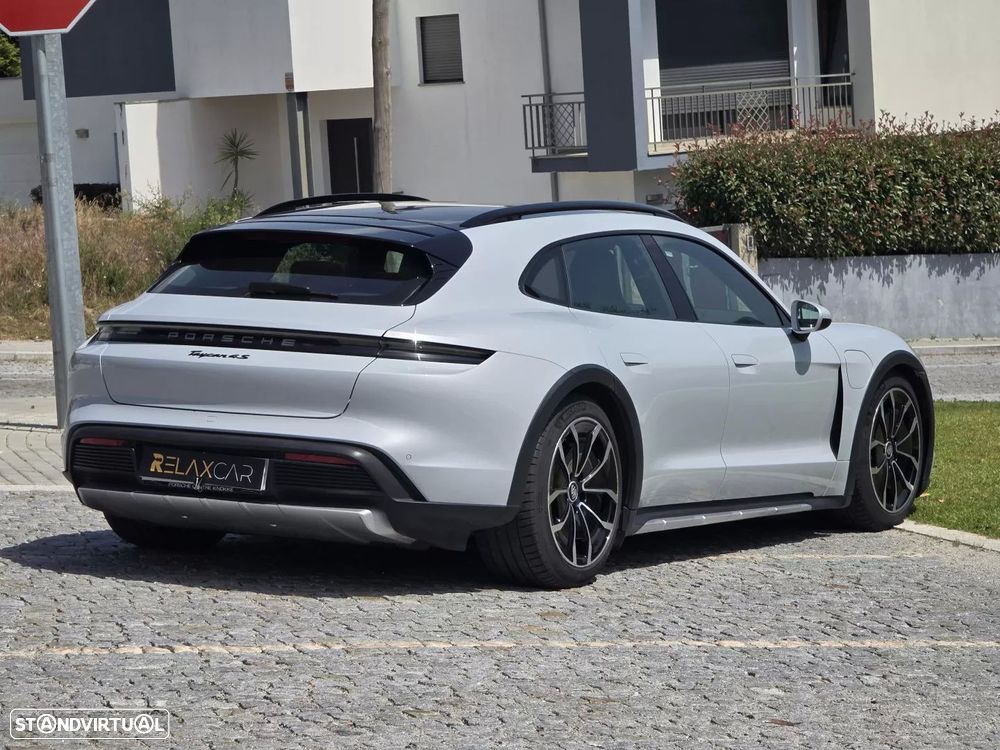 Porsche Taycan Cross Turismo 4S - 11