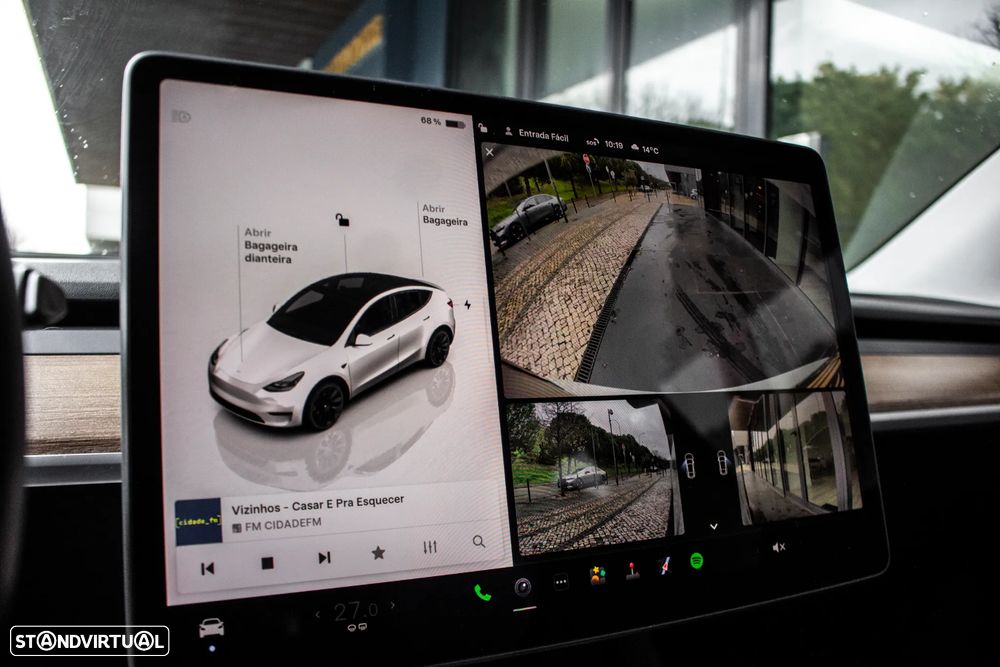 Tesla Model Y Long Range Dual Motor AWD - 31