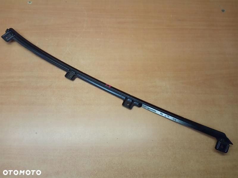LISTWA PRAWA SZYBY CZOŁOWEJ MERCEDES SL R231 - 3