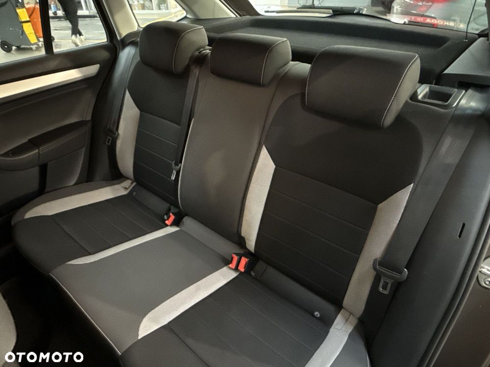Skoda RAPID 1.0 TSI Ambition - 17