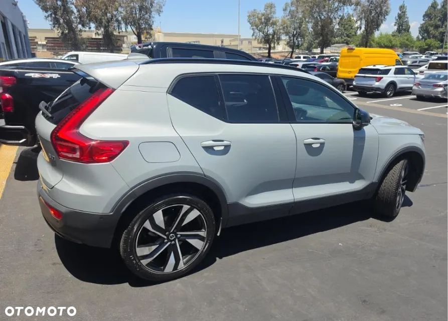 Volvo XC 40 B5 AWD Ultimate Dark - 4