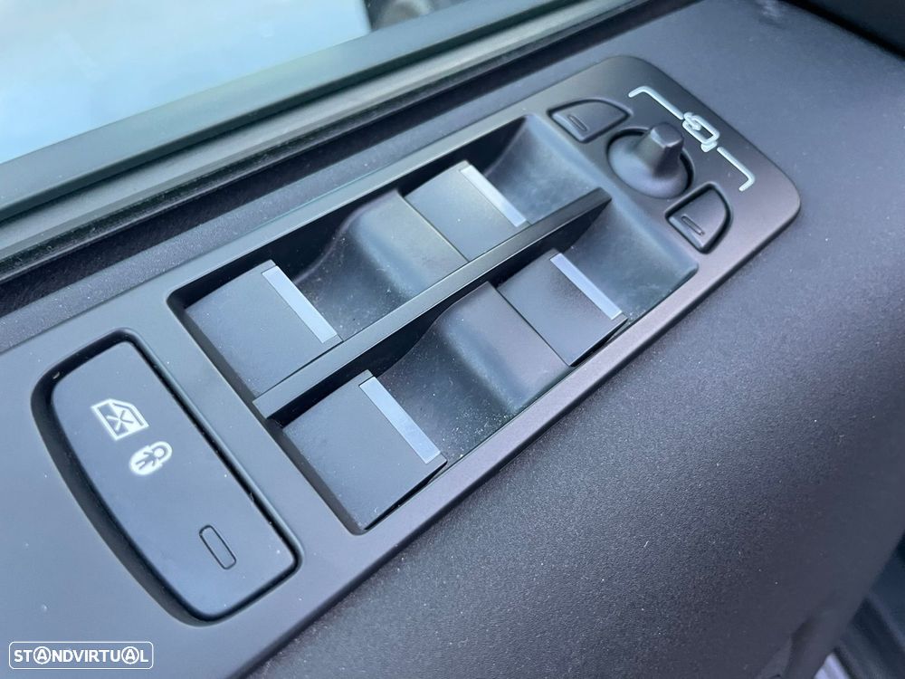 Land Rover Discovery Sport 1.5 I3 P300e AWD HSE - 37