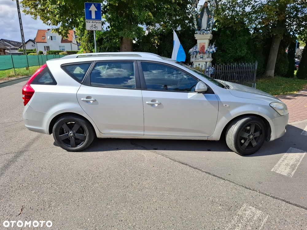 Kia Ceed - 8