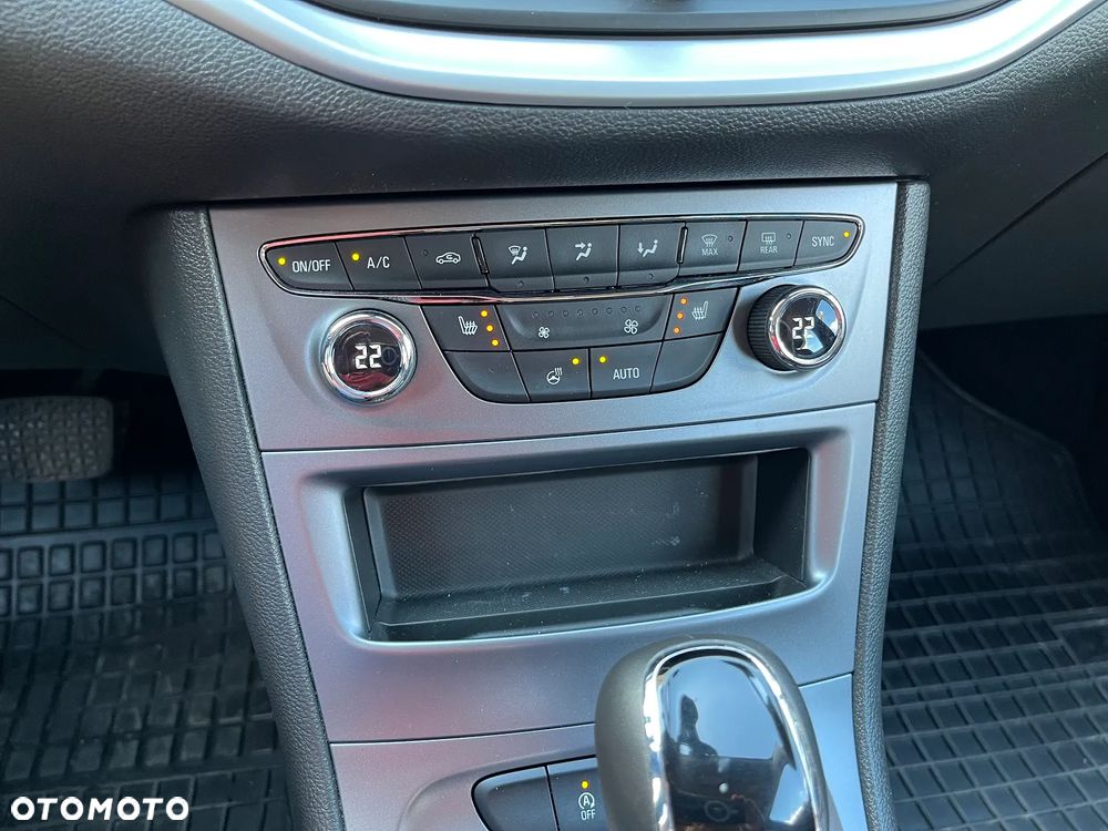 Opel Astra 1.4 T Enjoy S&S - 17