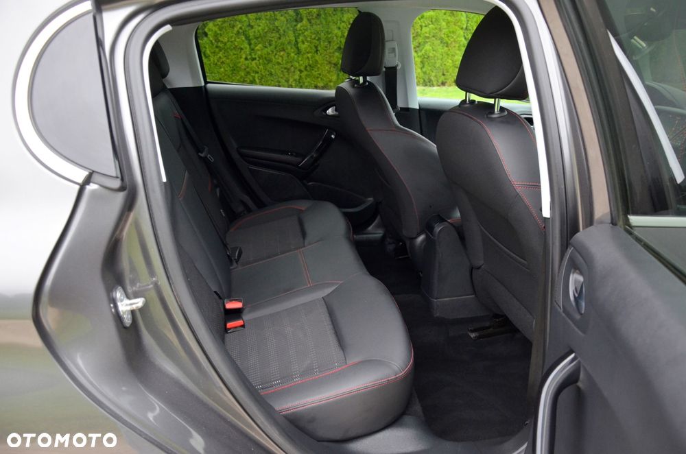 Peugeot 208 - 14