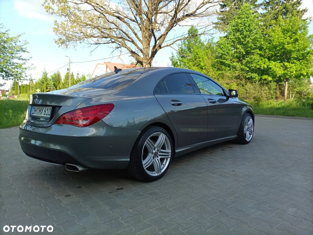 Mercedes-Benz CLA 180 AMG Line - 4