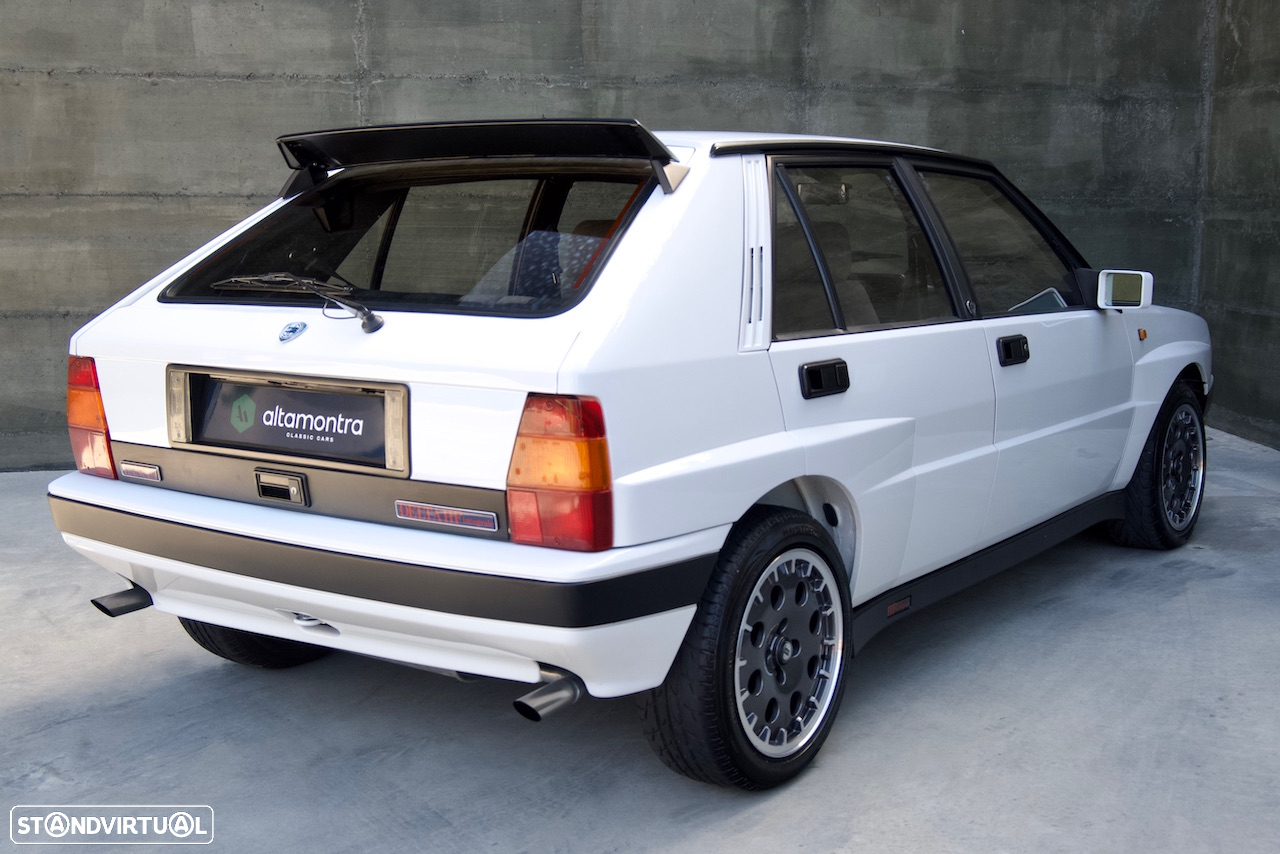 Lancia Delta 2.0 HF Integrale - 12