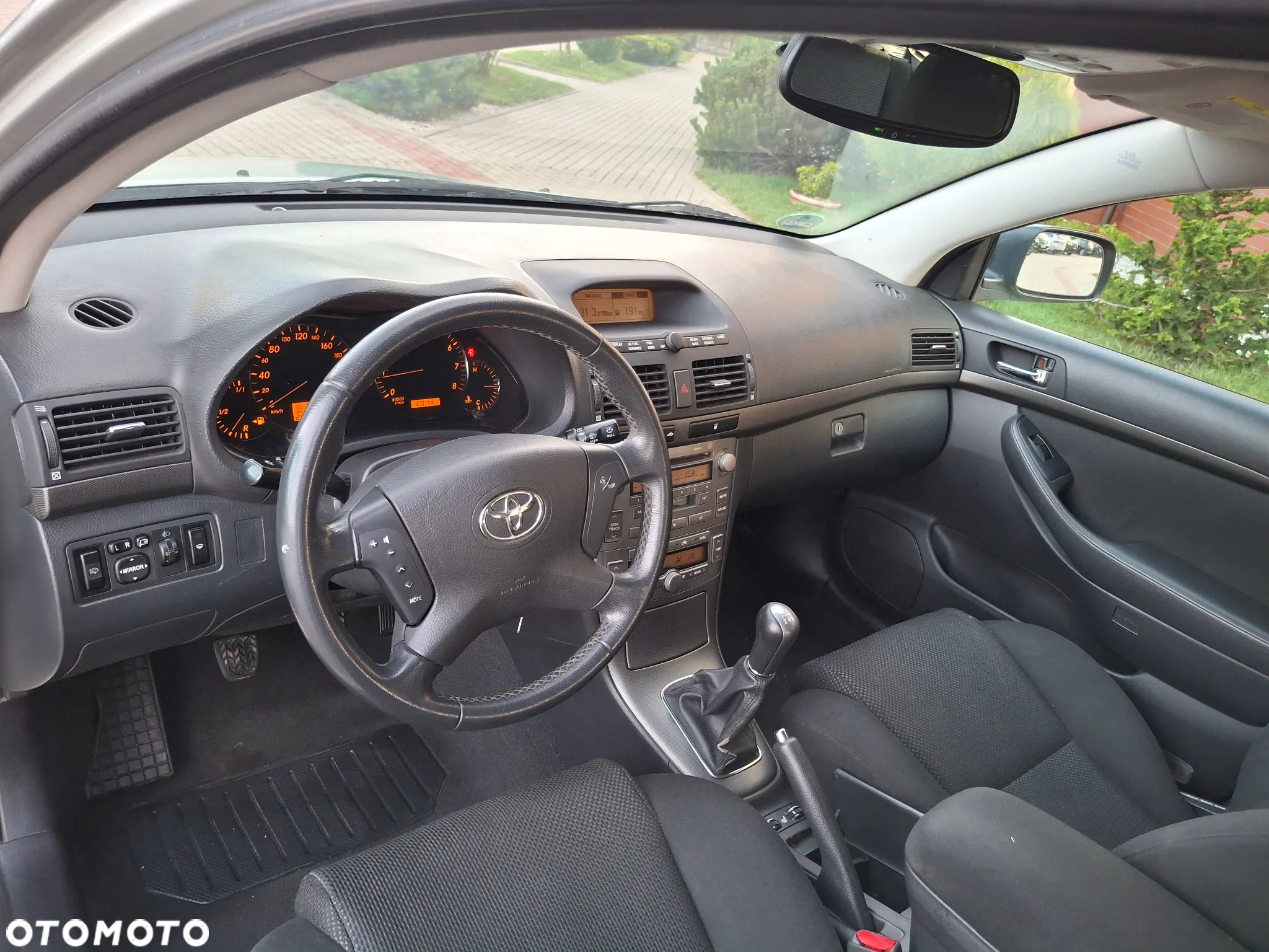 Toyota Avensis 1.8 VVT-i Combi Executive - 20