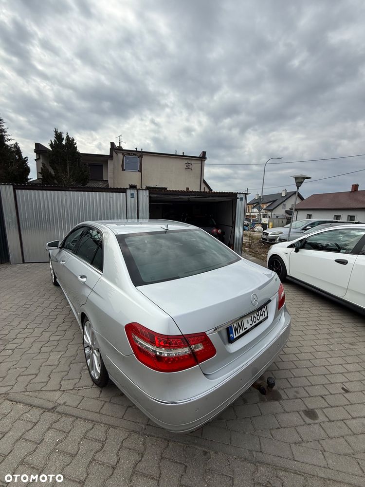 Mercedes-Benz Klasa E 350 CDI DPF 4Matic BlueEFFICIENCY 7G-TRONIC Avantgarde - 4