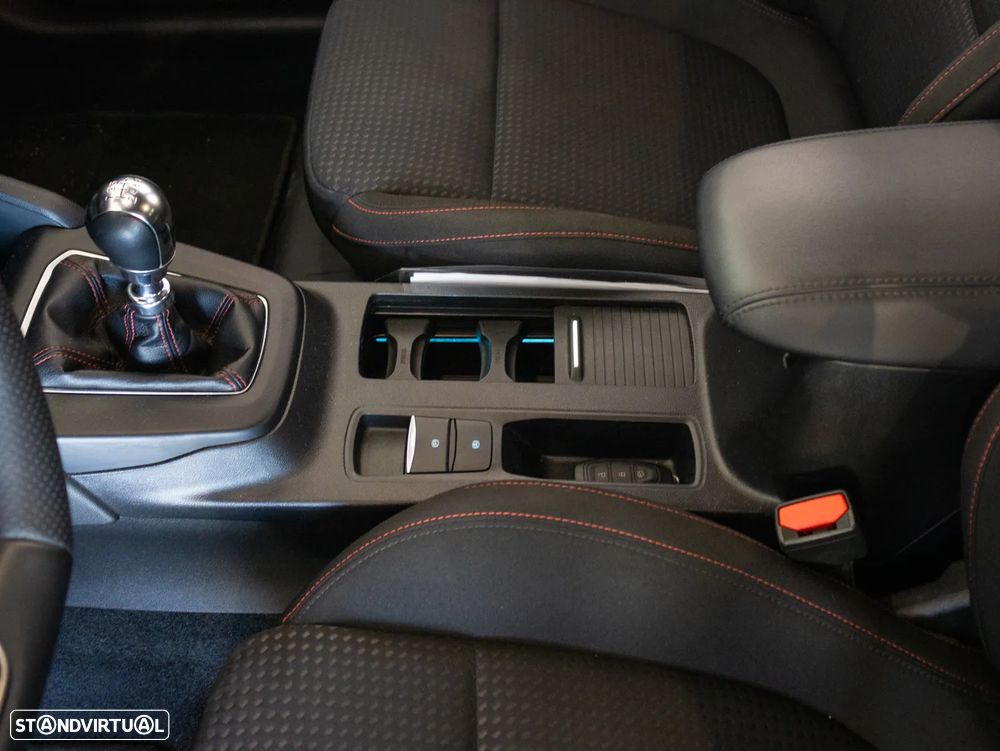 Ford Focus 1.0 EcoBoost MHEV ST-Line - 27