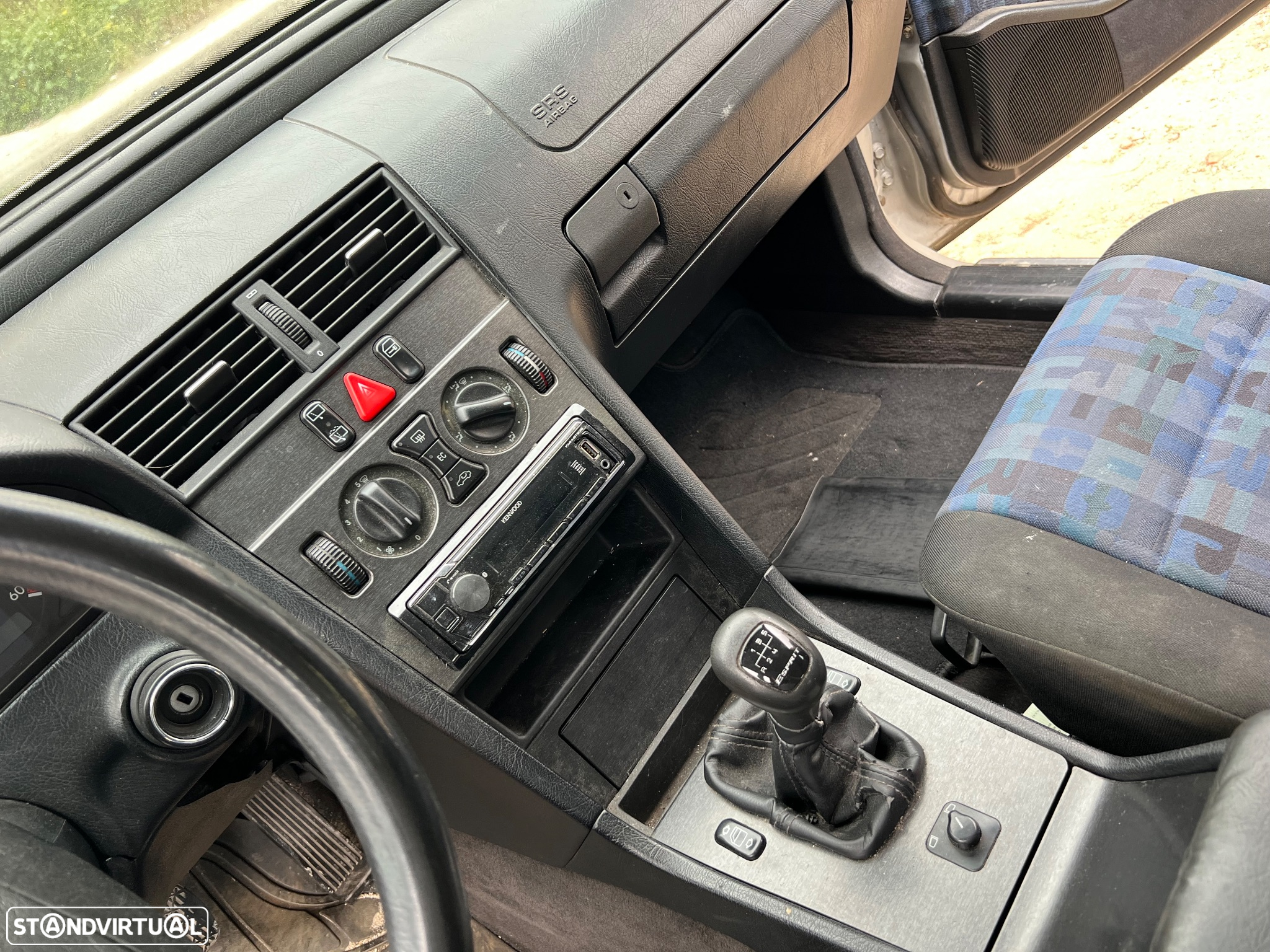 Mercedes-Benz 220 - 6