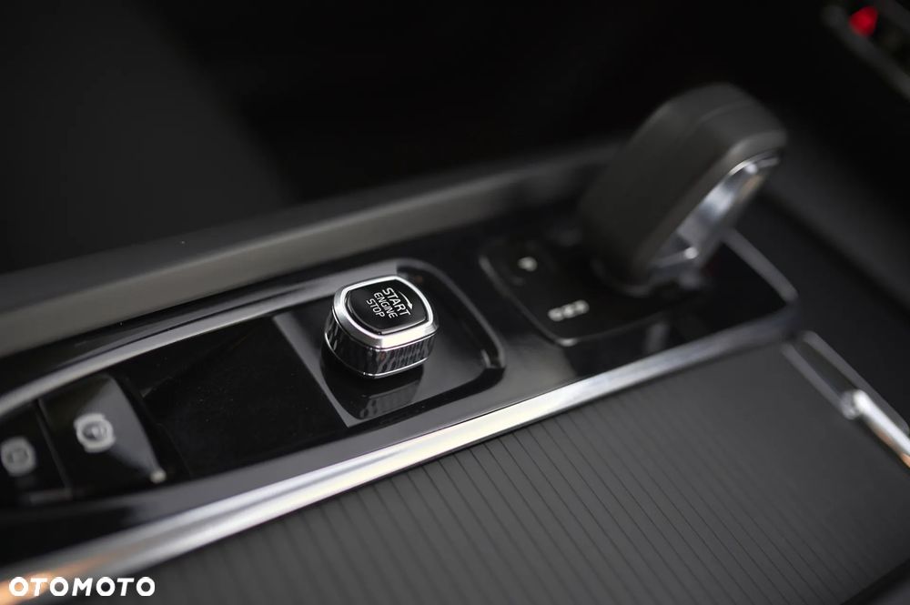 Volvo XC 60 D4 Momentum Pro - 31