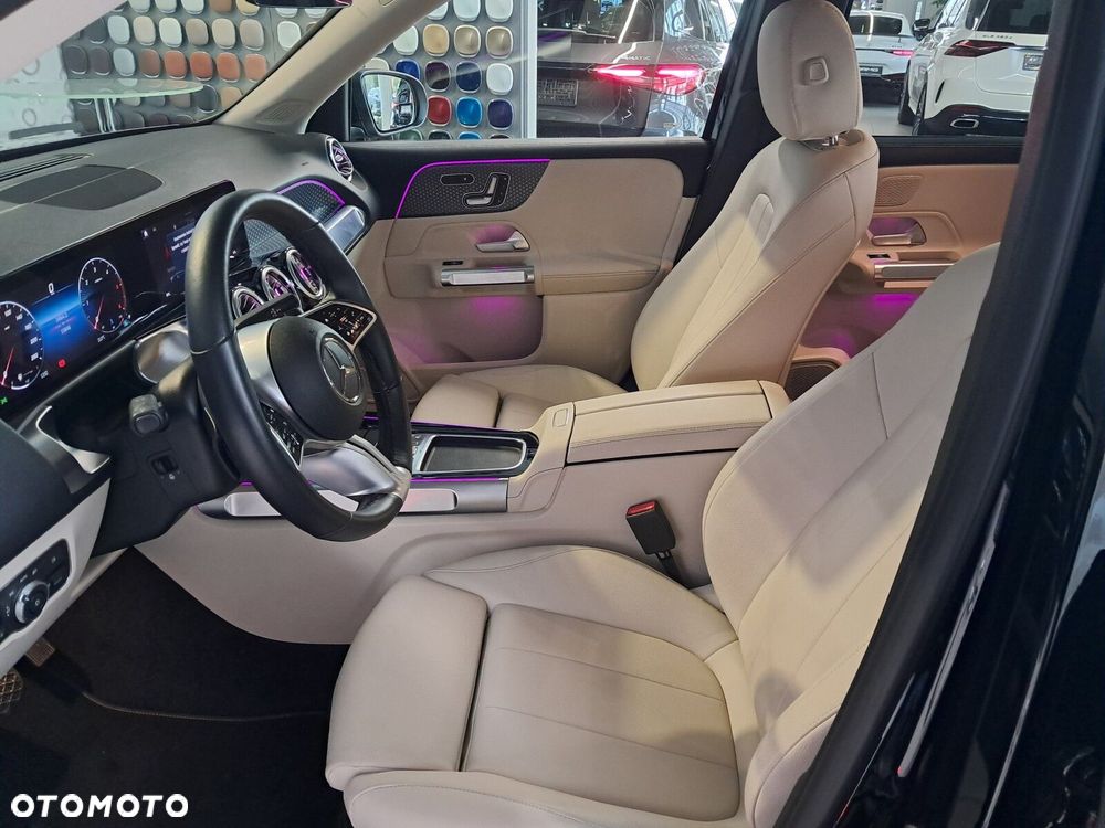 Mercedes-Benz GLB - 38