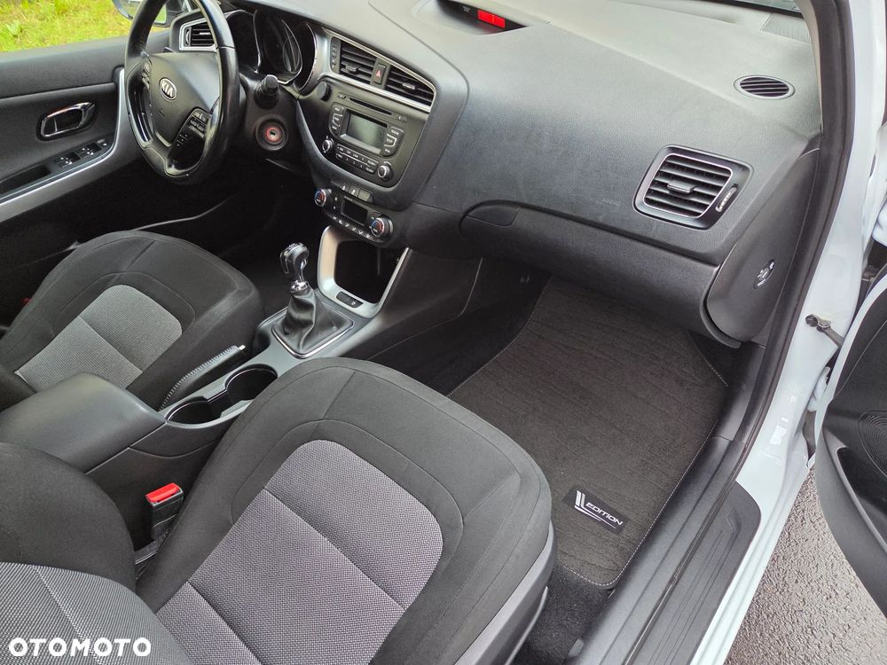 Kia Ceed 1.6 GDI Dream Team Edition - 18