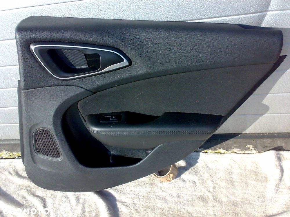 chrysler 200 2015- tapicerka boczek drzwi tylna prawa - 1