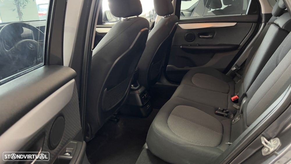 BMW 216 Active Tourer d Aut. Luxury Line - 12
