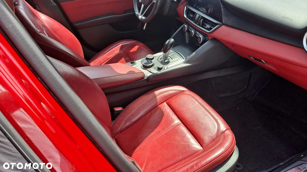 Alfa Romeo Giulia 2.0 Turbo 16V AT8 Veloce Ti - 15