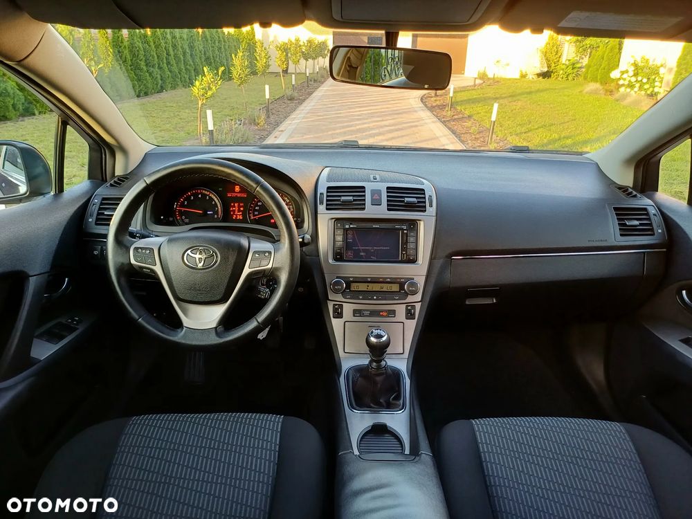 Toyota Avensis 1.8 Sol NAVI - 12