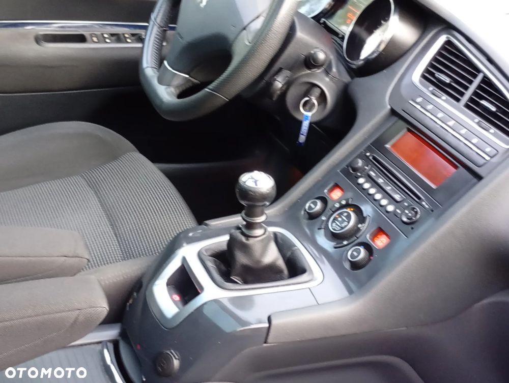 Peugeot 5008 - 14