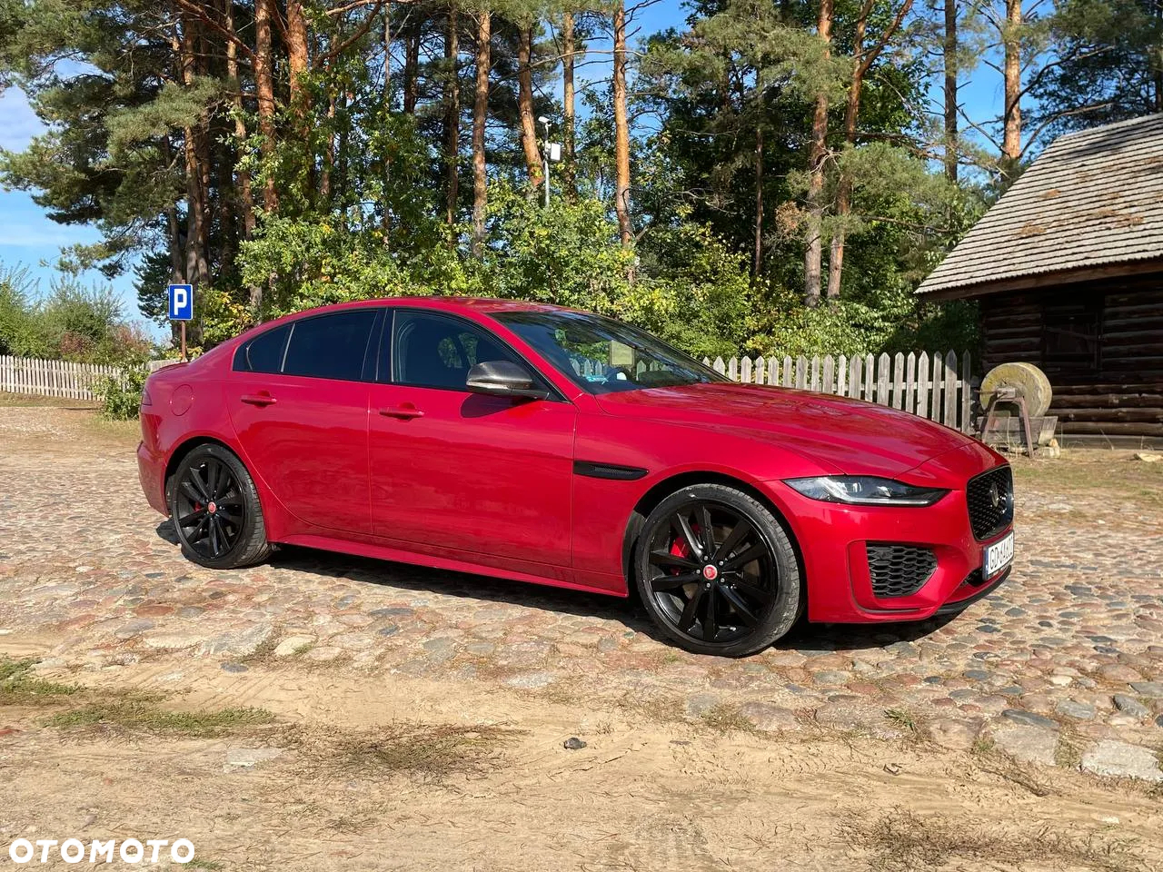 Jaguar XE 2.0 P300 AWD R-Dynamic SE - 4