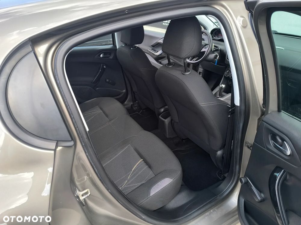 Peugeot 208 - 19