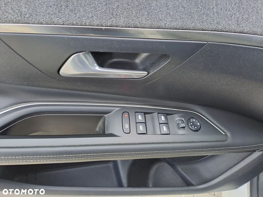 Peugeot 3008 1.2 PureTech Active S&S EAT6 - 16