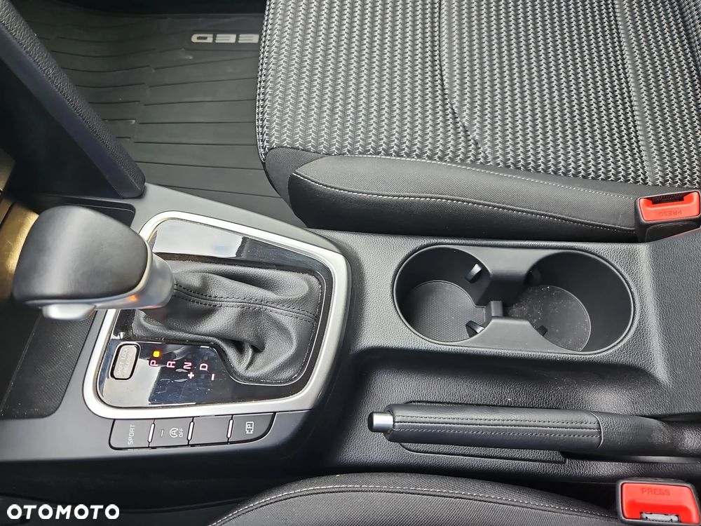 Kia Ceed 1.5 T-GDI M DCT - 16