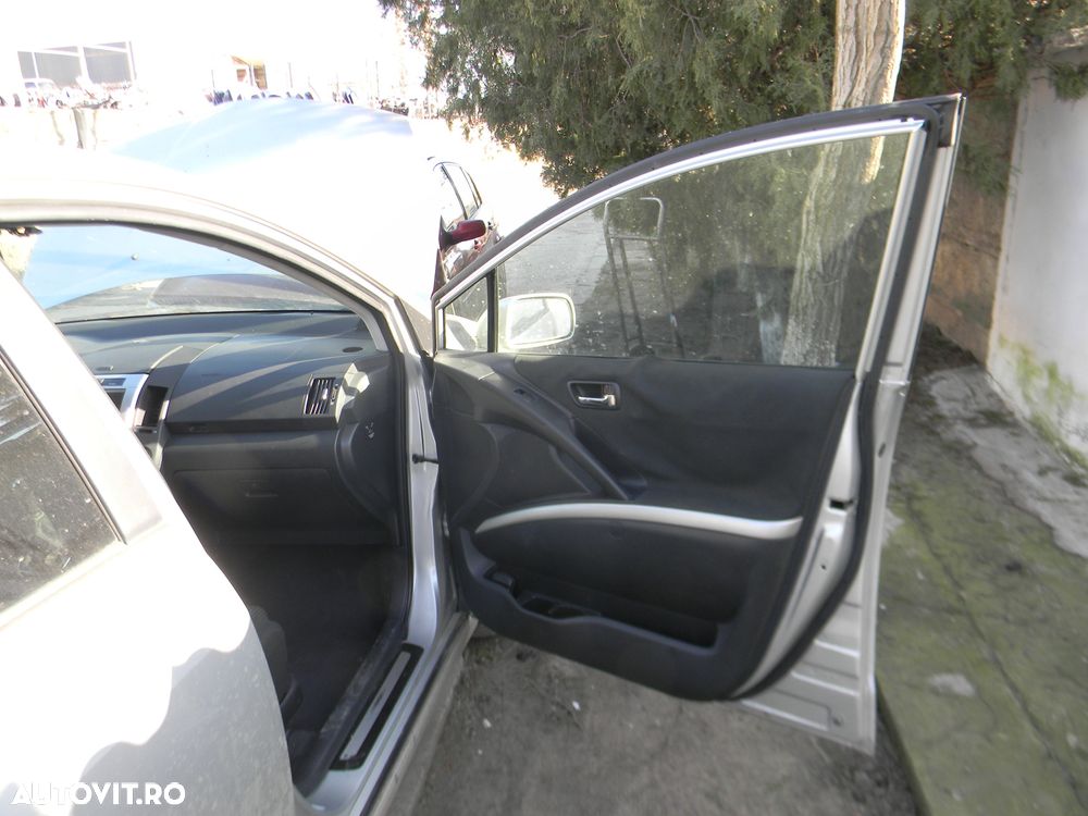 Dezmembrari  Toyota COROLLA verso  2004  > 2009 2.2 D-4D Motorina - 23