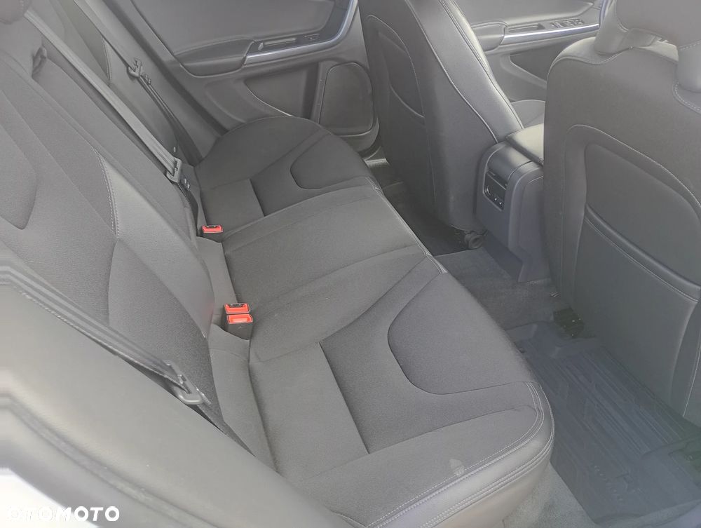 Volvo S60 D3 Geartronic Momentum - 21