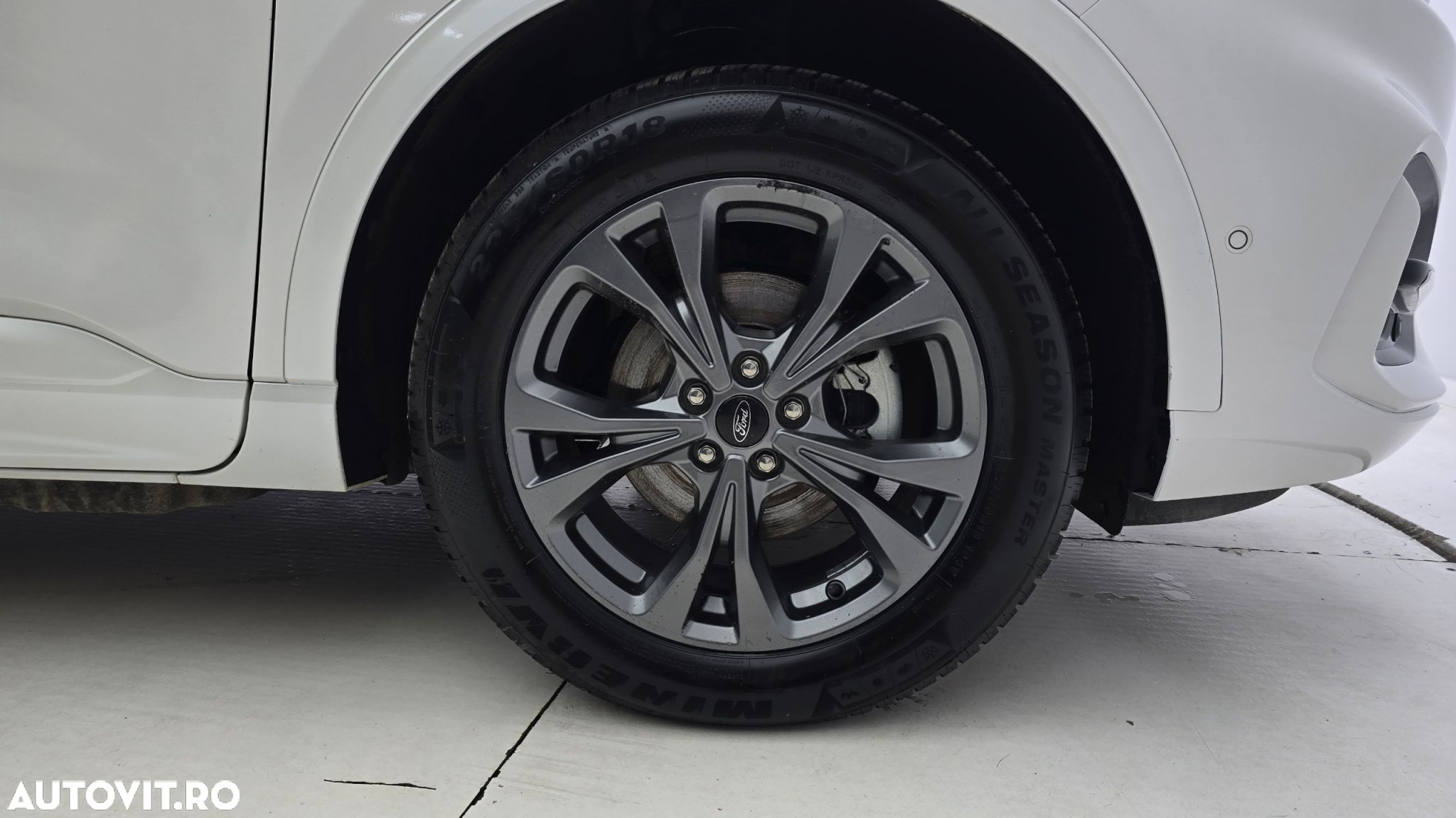 Ford Kuga - 23