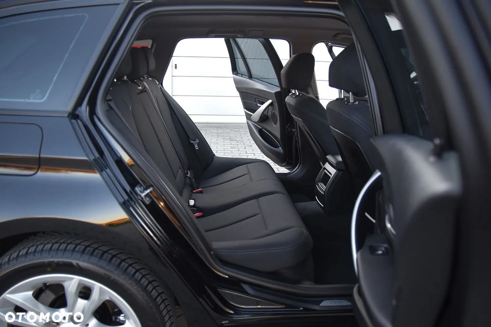 BMW Seria 3 318d Sport Line - 29