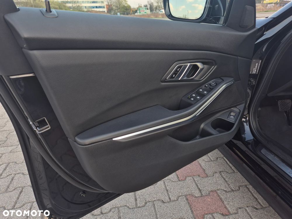 BMW Seria 3 320d xDrive MHEV Luxury Line - 12