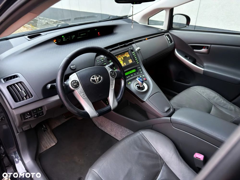 Toyota Prius (Hybrid) Executive - 10