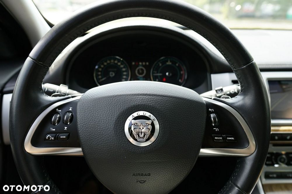 Jaguar XF 3.0 V6 D Luxury - 17