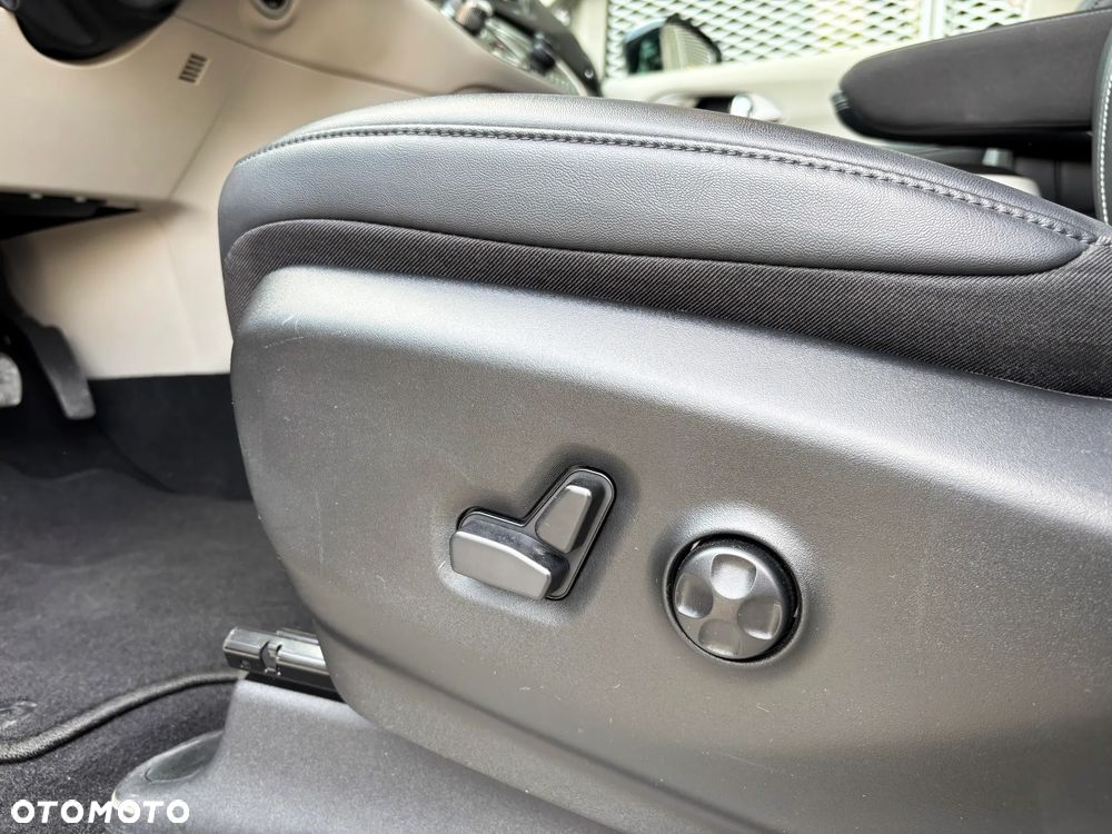 Chrysler Pacifica - 30