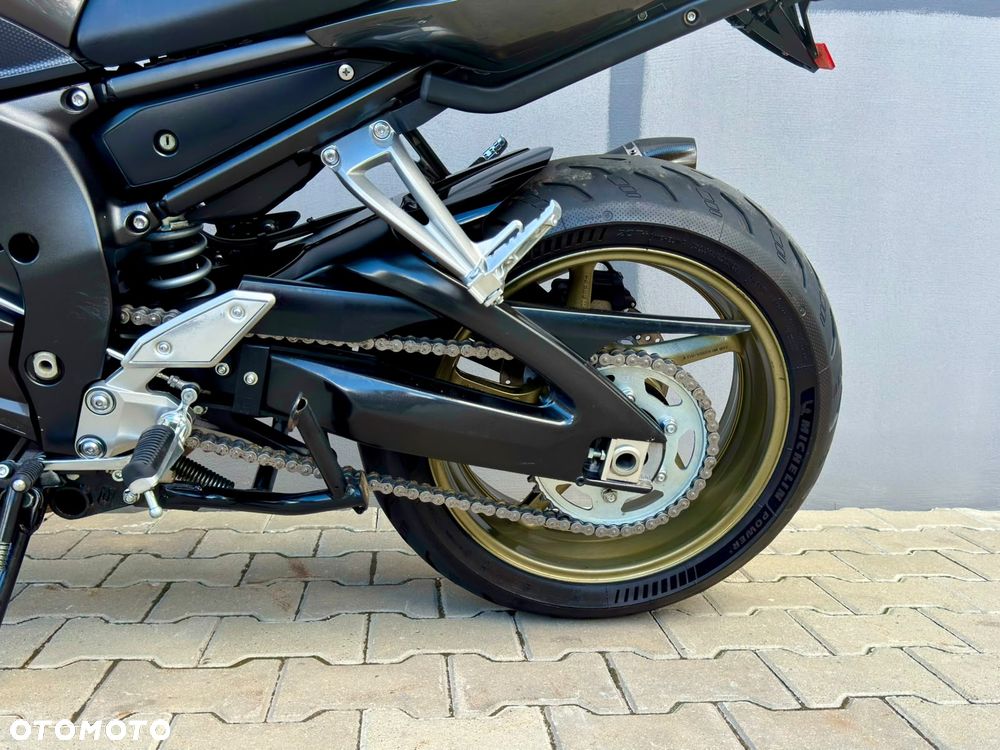 Yamaha FZ - 11