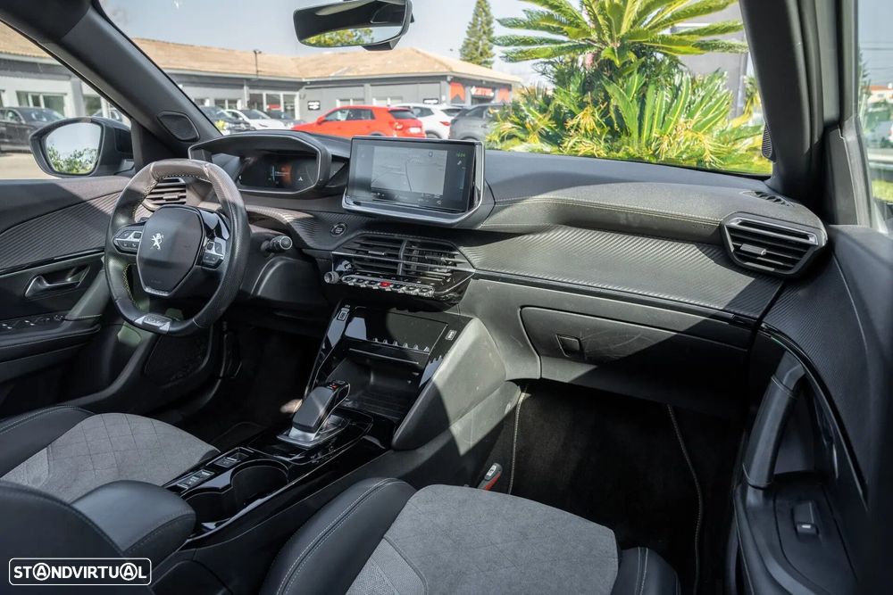 Peugeot e-2008 50 kWh GT - 19