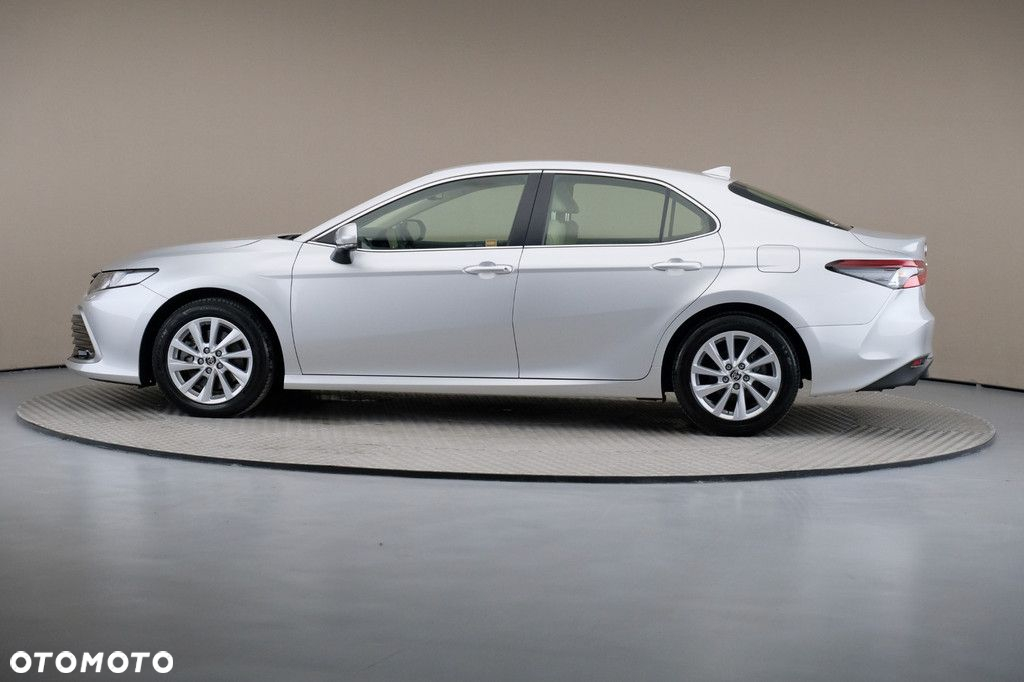 Toyota Camry - 4
