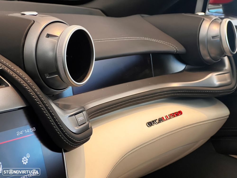 Ferrari GTC4 Lusso - 17