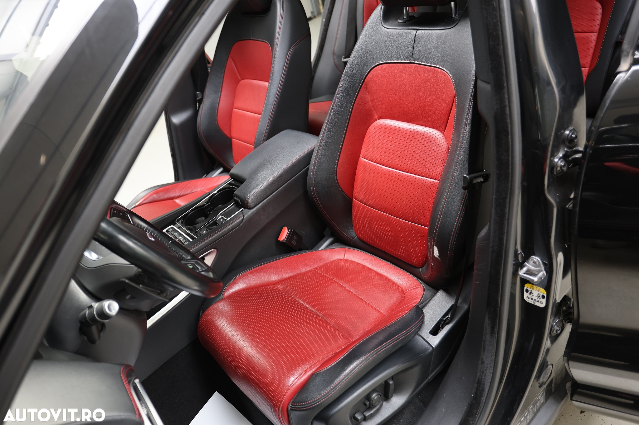 Jaguar F-Pace D165 AWD R-Dynamic S - 26
