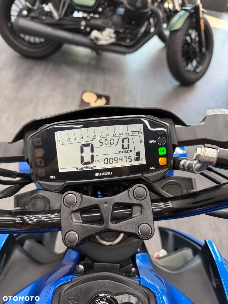 Suzuki GSX - 27