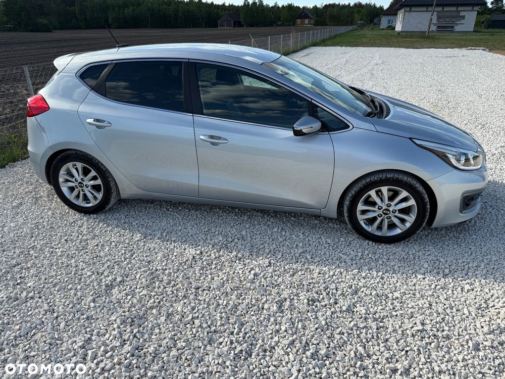 Kia Ceed 1.6 CRDi 136 ISG Vision - 11