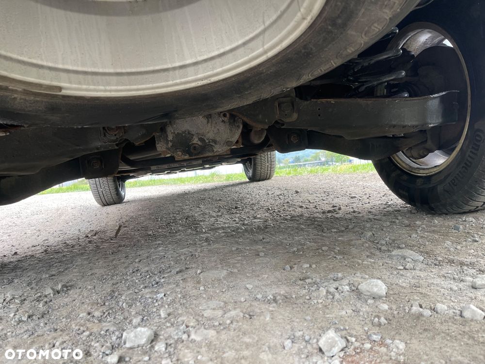 Nissan Pathfinder 2.5 DCi LE - 16