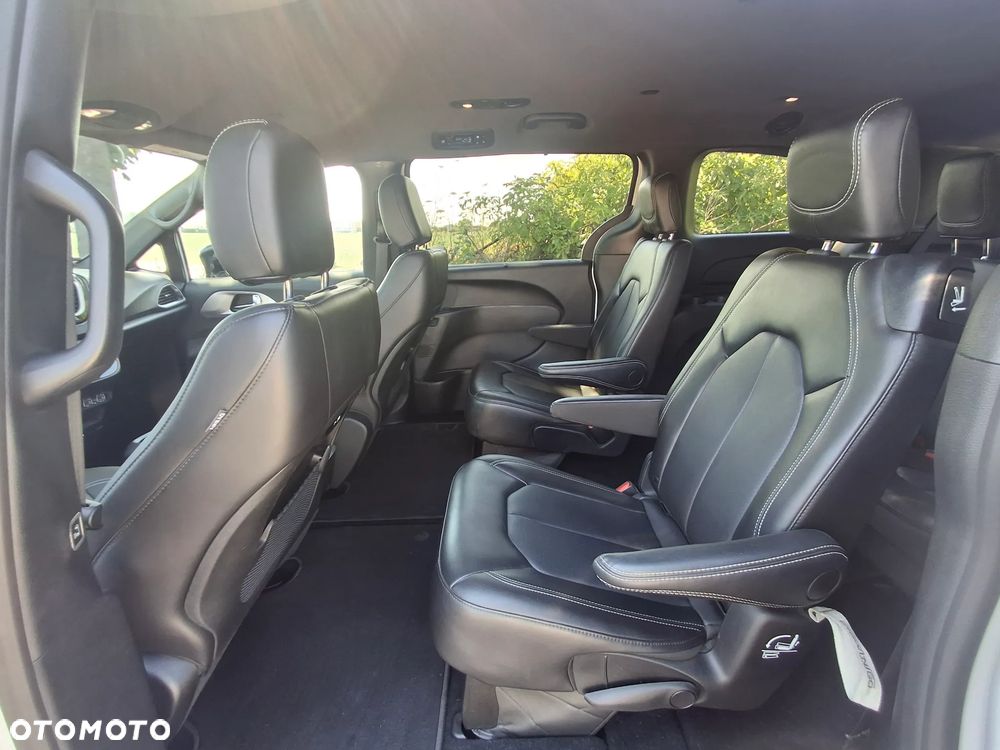 Chrysler Pacifica - 12