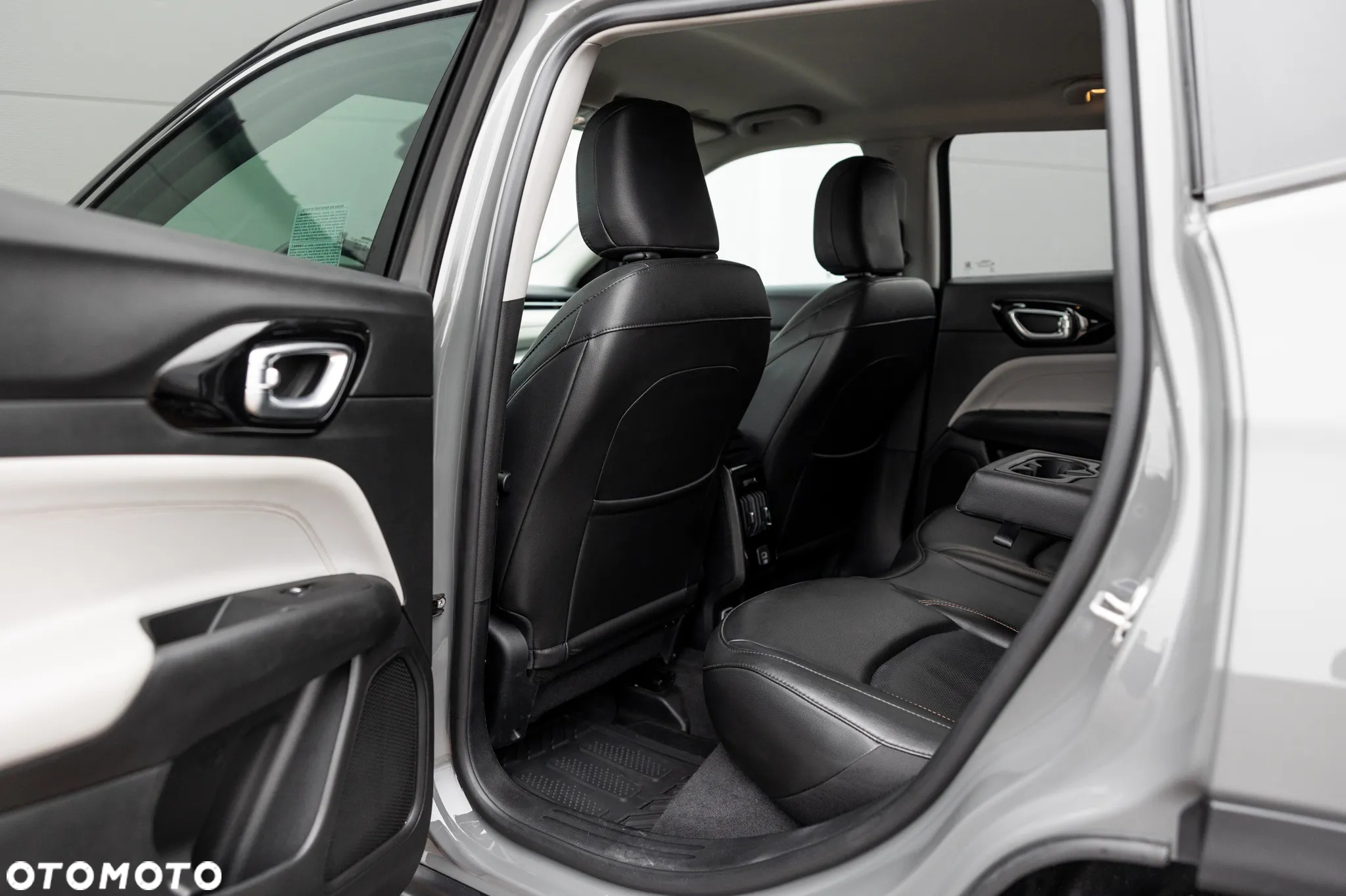Jeep Compass - 34