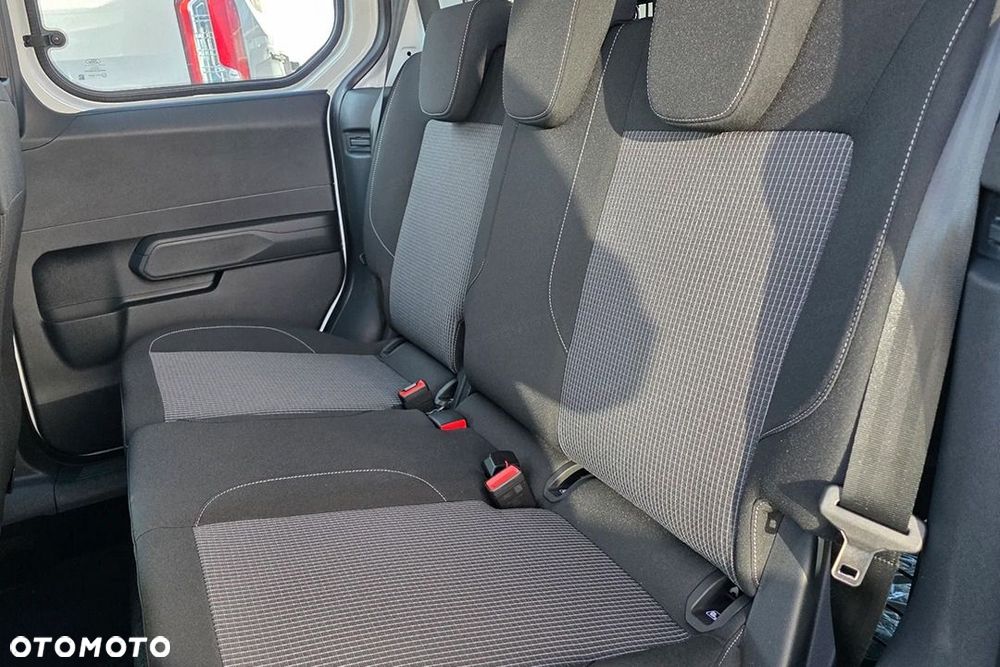 Ford Transit Courier - 11