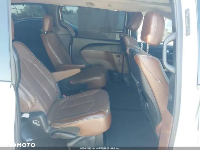 Chrysler Pacifica - 12